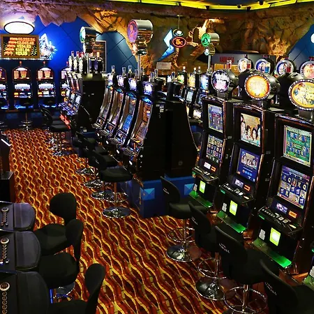 Korona, & Entertainment