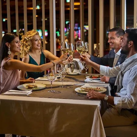 Отель Korona, & Entertainment 4*