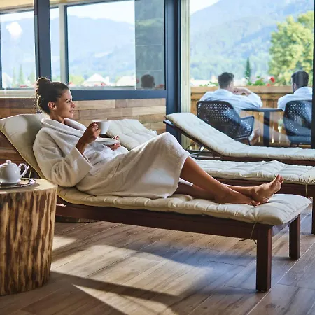 Korona, & Entertainment 4*