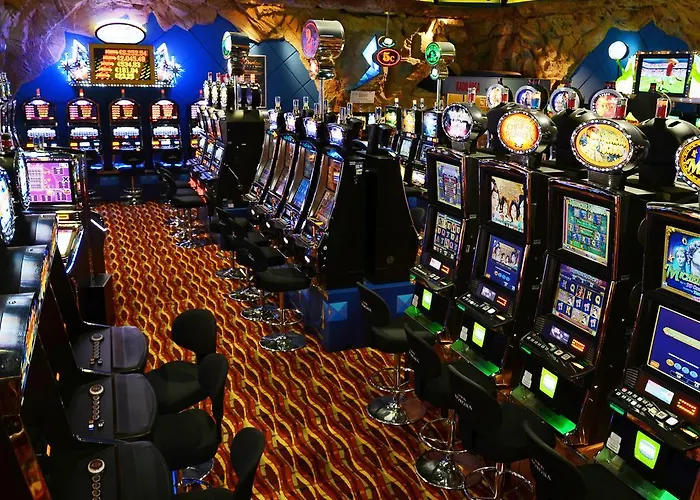 Korona, & Entertainment