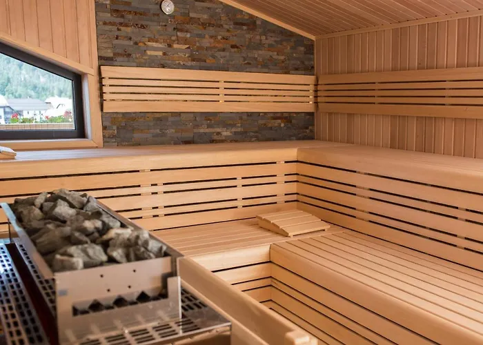 Korona, & Entertainment