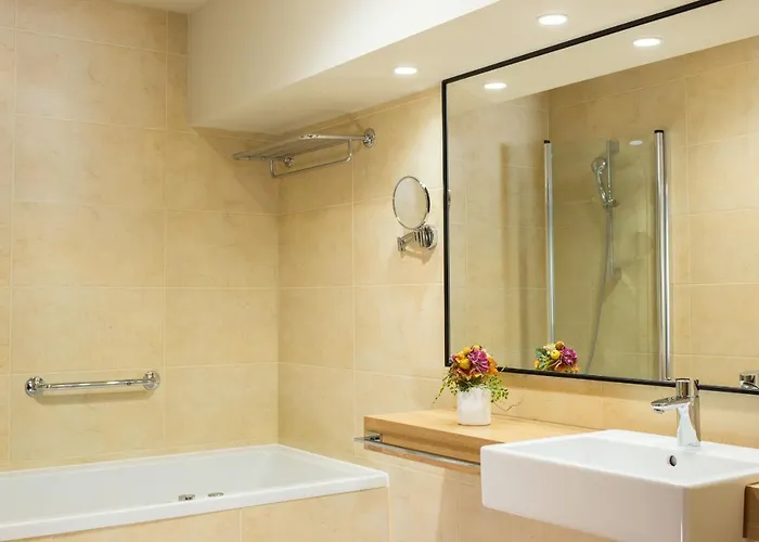 Korona, & Entertainment מלון קרנייסקה גורה