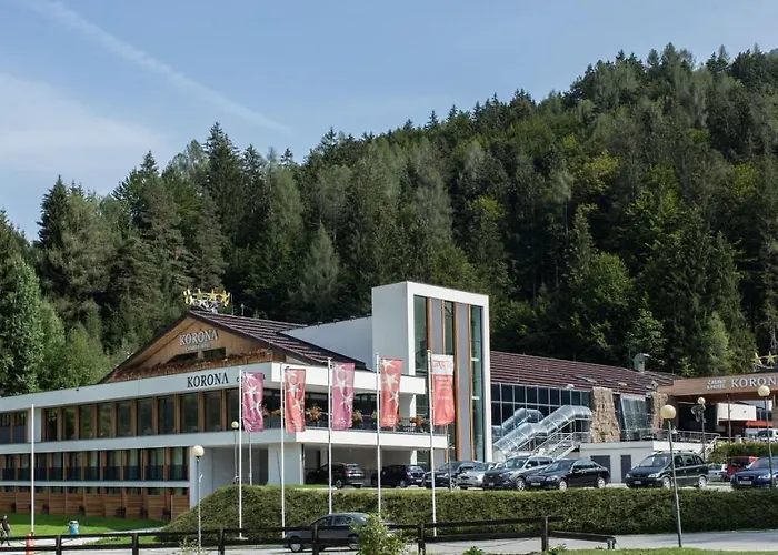 Korona, & Entertainment