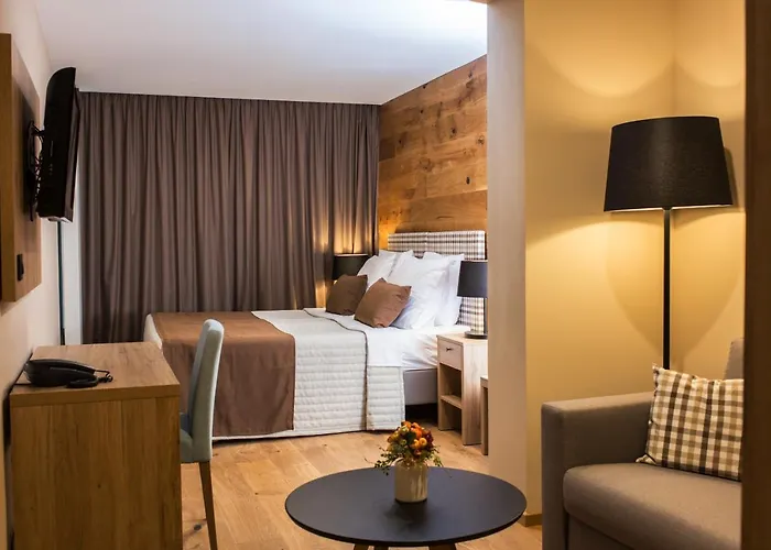 Korona, & Entertainment מלון קרנייסקה גורה