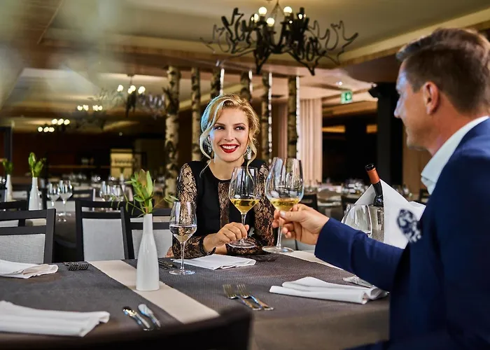 Korona, & Entertainment 4*