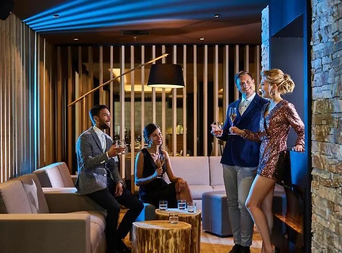 מלון Korona, & Entertainment קרנייסקה גורה